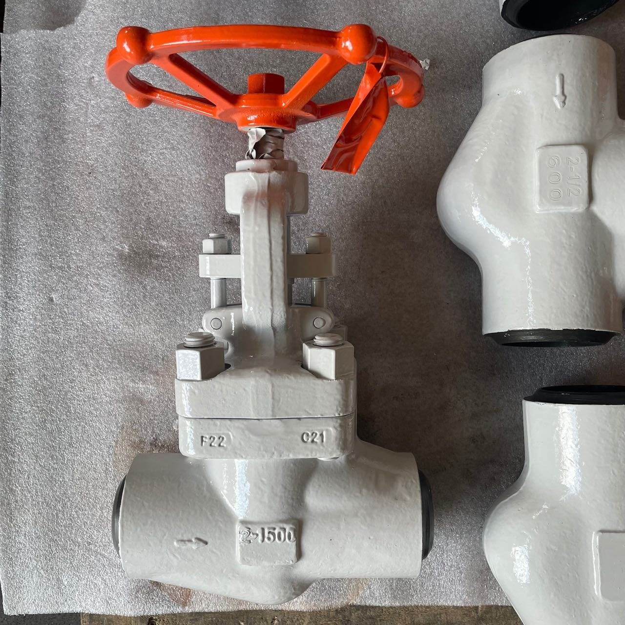 ASTM A182 F22 Globe Valves, API 602, 1500 LB, 2 Inch, BW