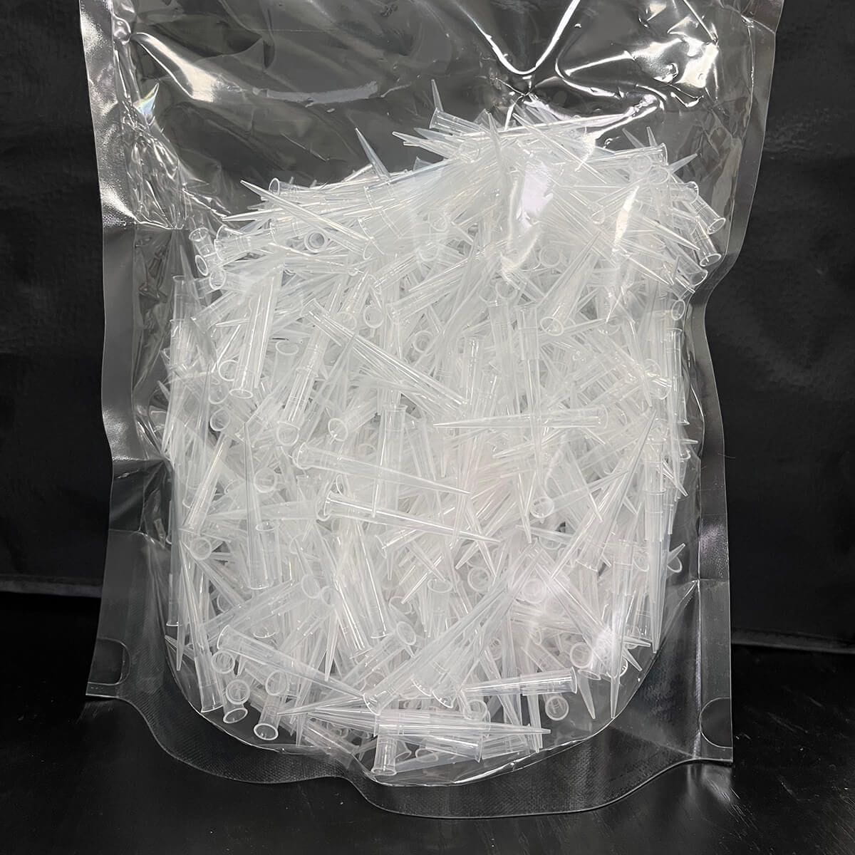 Universal Plastic Pipette Tips, 200µl, Bulk, Low Retention