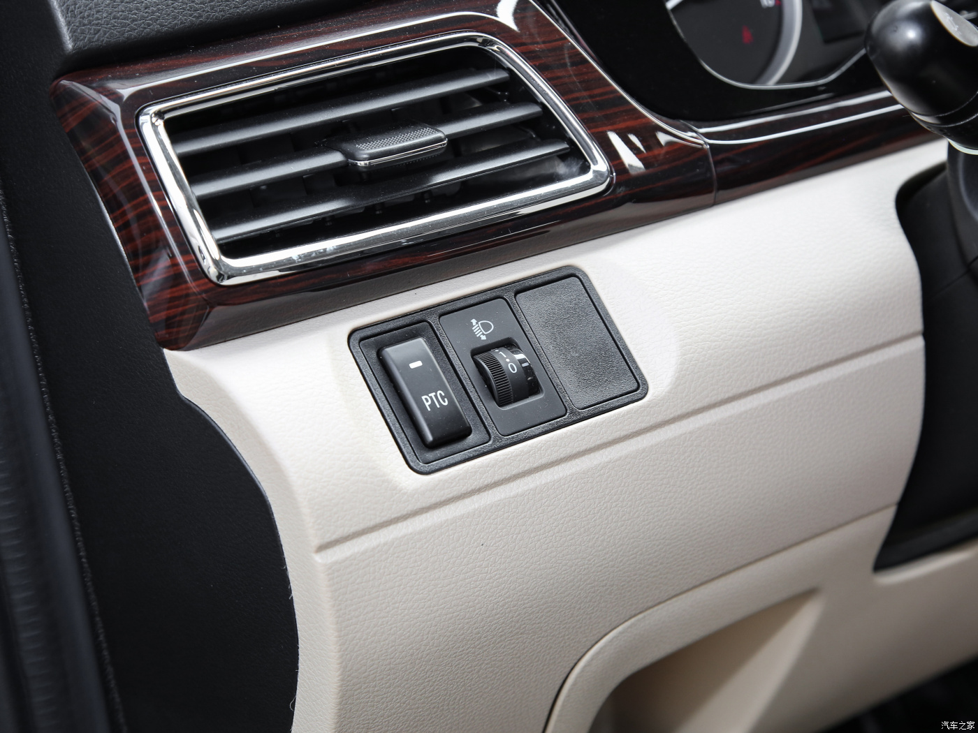 Popular China Brand Chang&prime;an Kuayue Star V5 New Energy EV 410km for Passengers Electric Car