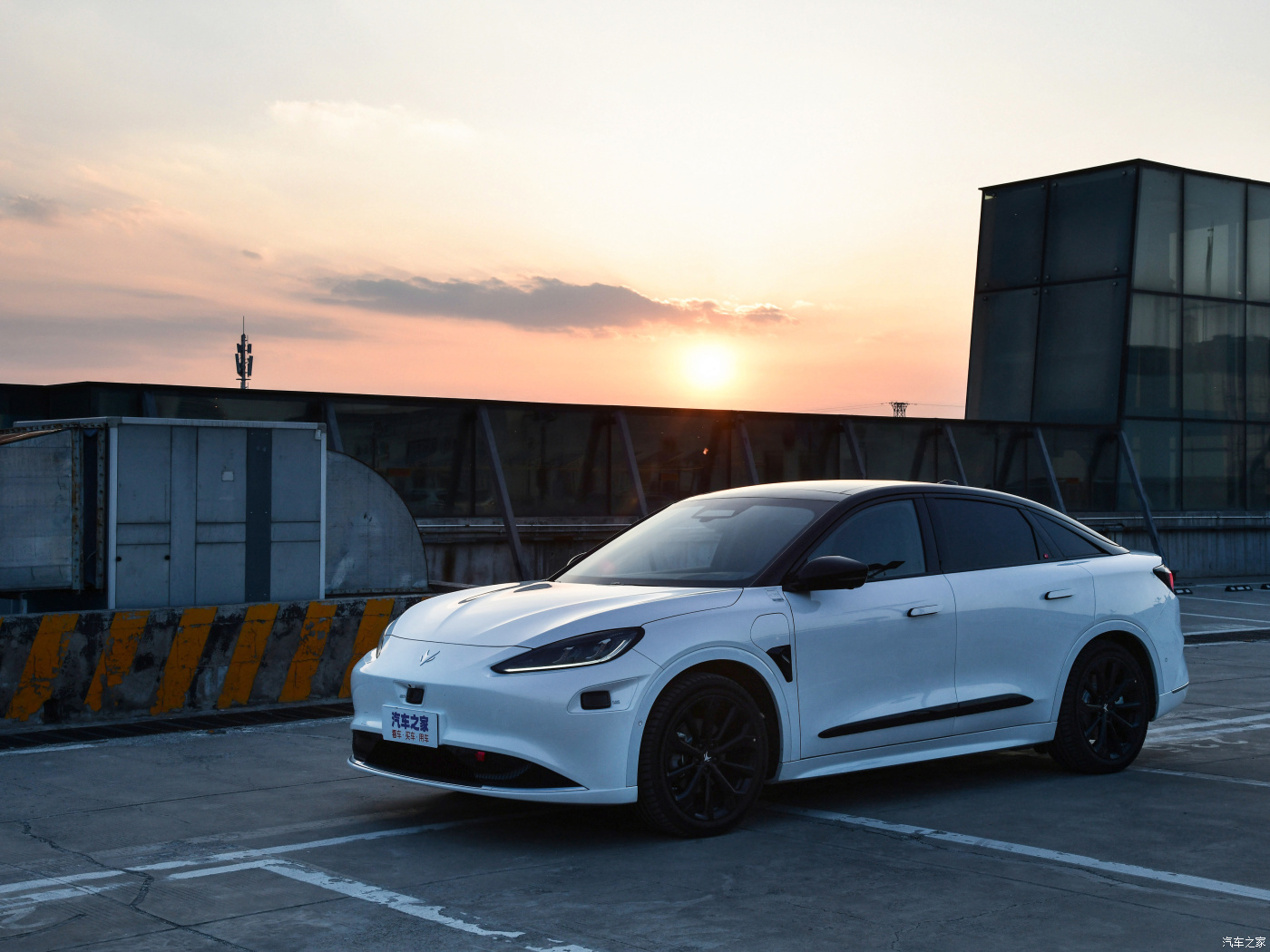 China Arcfox Alpha S 2022 Model 525s 160kw Electric Car New or Stock Car for Sale