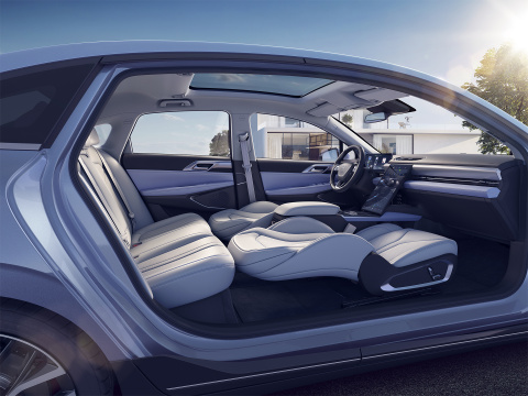 Chinese Car EV with Lower Price Xiaopeng P5 Pure Electric 5seats Sedan Nedc 550km New Electric Cars