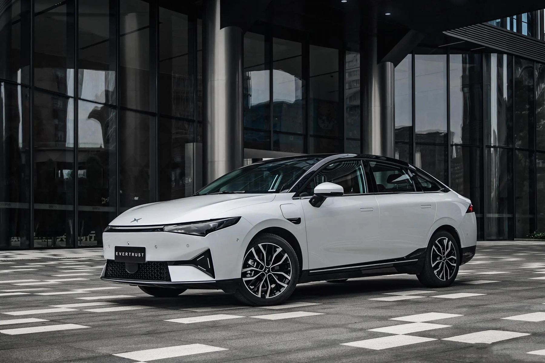 Chinese Car EV with Lower Price Xiaopeng P5 Pure Electric 5seats Sedan Nedc 550km New Electric Cars