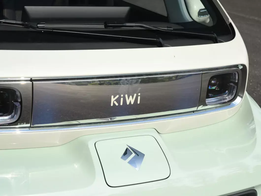 China Energy Saving Baojun Kiwi EV 2023 Ternary Lithium Electric Car Electric Vehicle Used Car Cheapest Car Left Hand EV Mini Electric Car