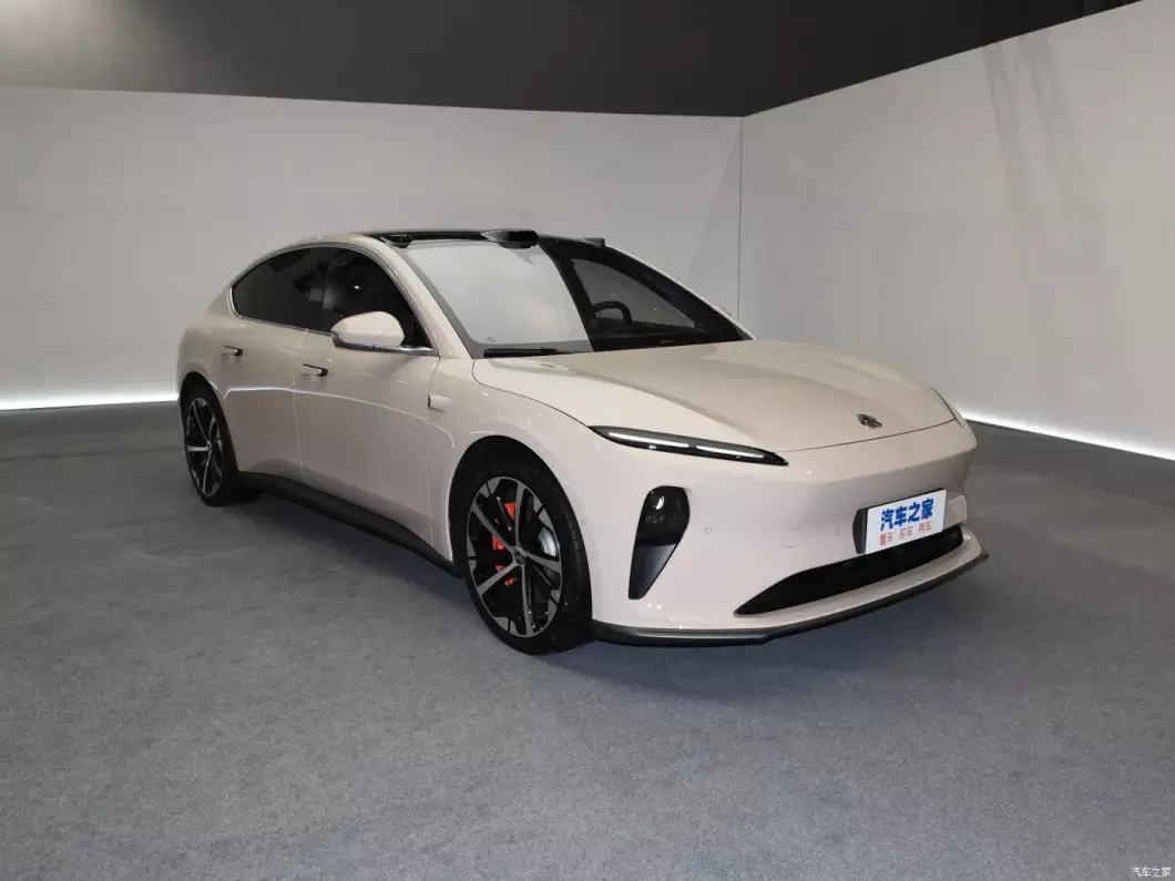 China Seden EV Car New Energy Vehicle Nio Et5