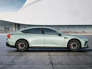 2023 Best Seller Neta S Made in China with Long Range Reev/EV LHD with Cheap Price Electric Car