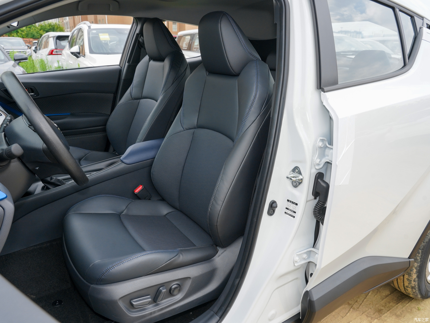 China Popular and Best-Seller GAC Toyota C-Hr New Energy Hev Electric Car