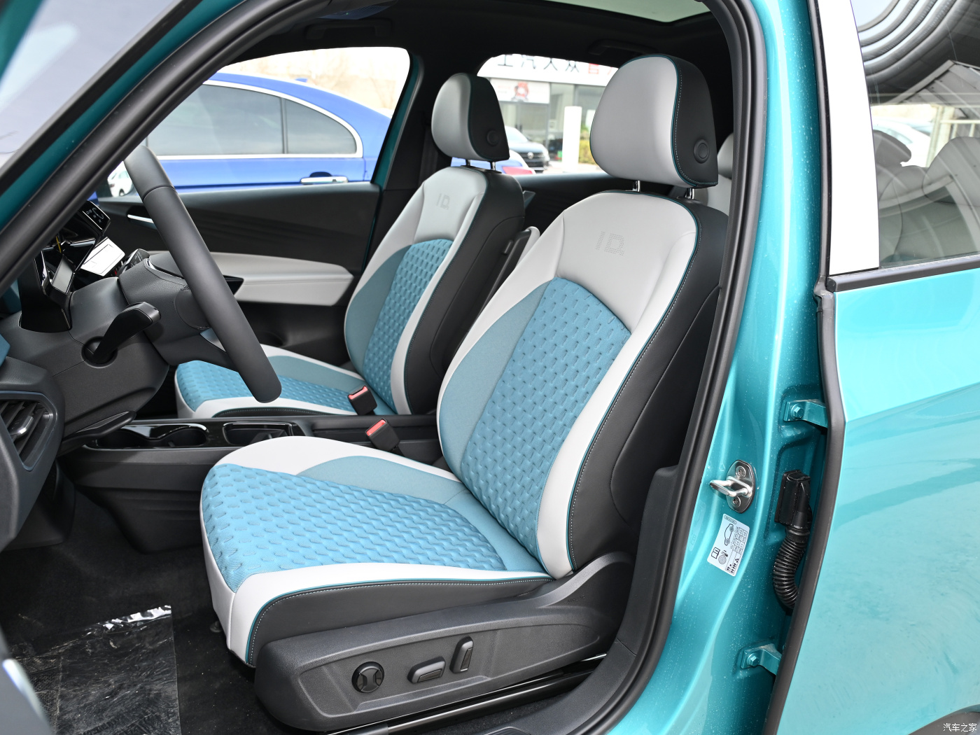 China Best-Seller EV Car Saic VW ID3 5 Seats 5 Doors 160km Bev Family SUV EV Car