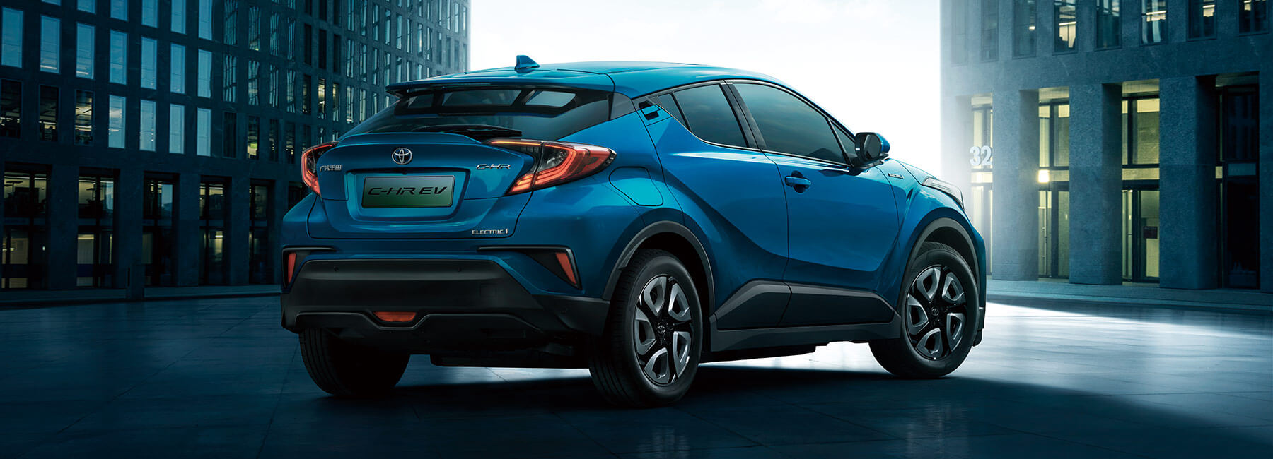 China Popular and Best-Seller GAC Toyota C-Hr New Energy Hev Electric Car