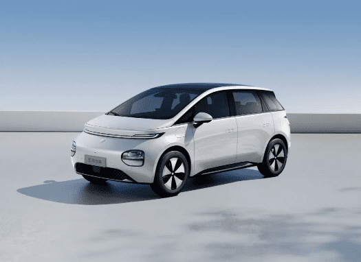 2023 Baojun Clouds New Vehicle Pure Electric with Fast Charge Car Mini Car
