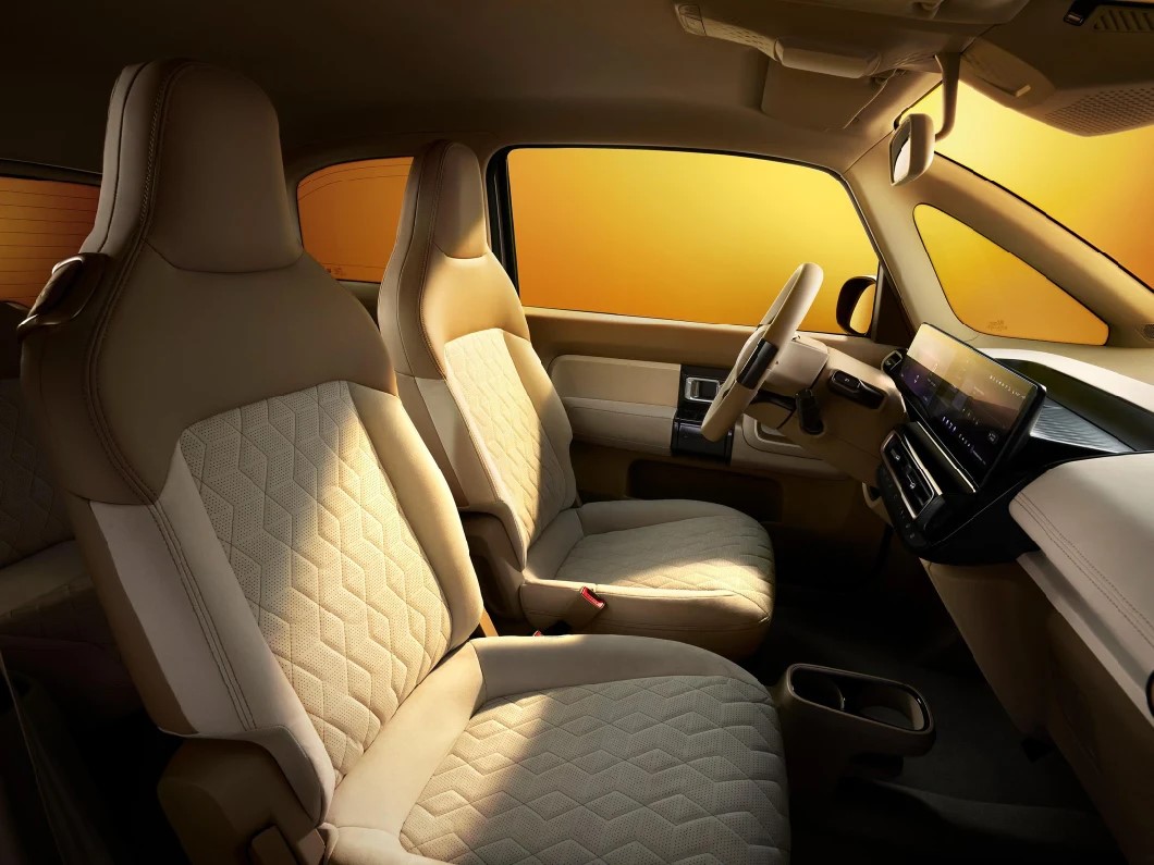 Mini Electric Car, 3 Doors, 4 Seats, 105 km/h