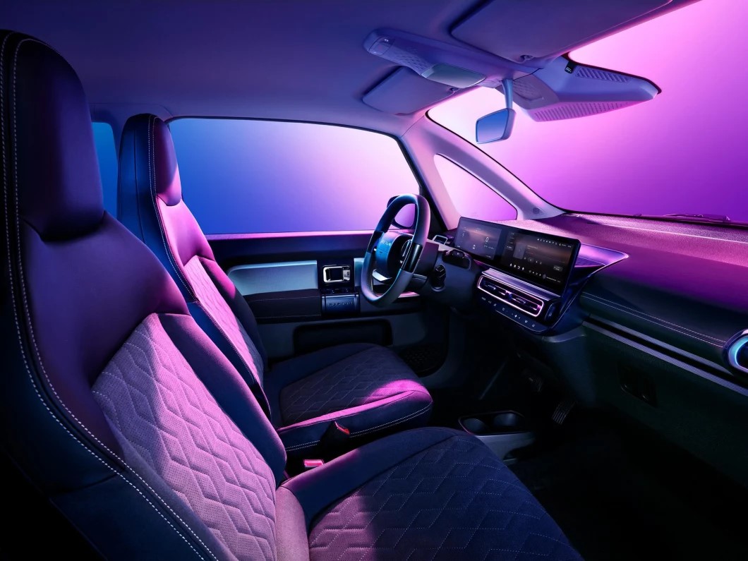 Mini Electric Car, 3 Doors, 4 Seats, 105 km/h