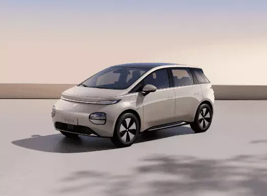 2023 Baojun Clouds New Vehicle Pure Electric with Fast Charge Car Mini Car