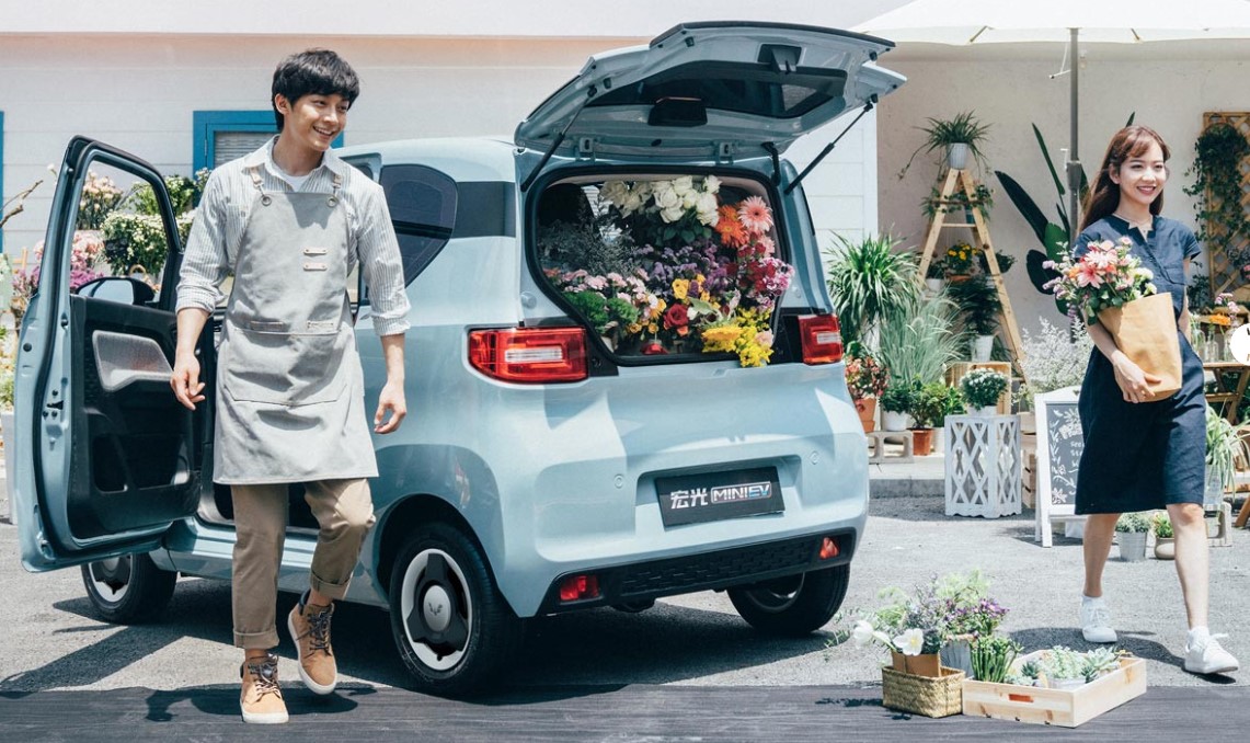 Wuling Hongguang Mini EV Car 300 KM Mini Electric Used Car