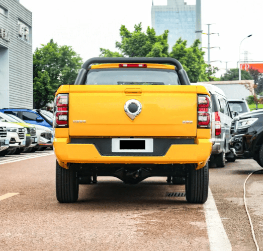 2023 Pickup with Cheap Price with Airbags and Seat-Heating Diesel Fuel Car