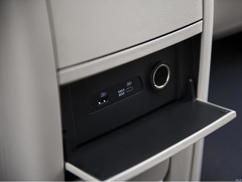 Voyah MPV Car, Propose+Rear, 5 Doors, 7 Seats, 200 km/h