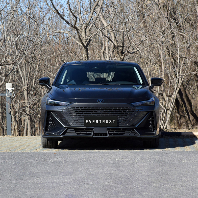 Chang′an Uni-V Electric Vehicle EV Cars Sedan Car