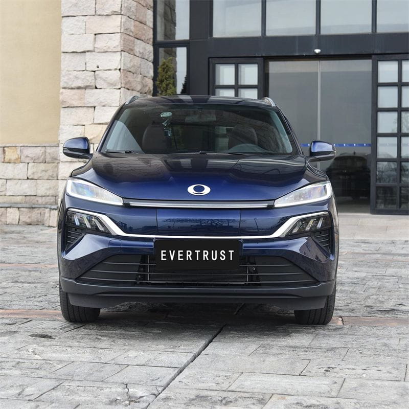 China 2023 Hongda MNV Electric Car with 5 Seats and Lower Price