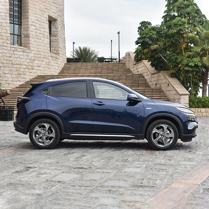 China 2023 Hongda MNV Electric Car with 5 Seats and Lower Price