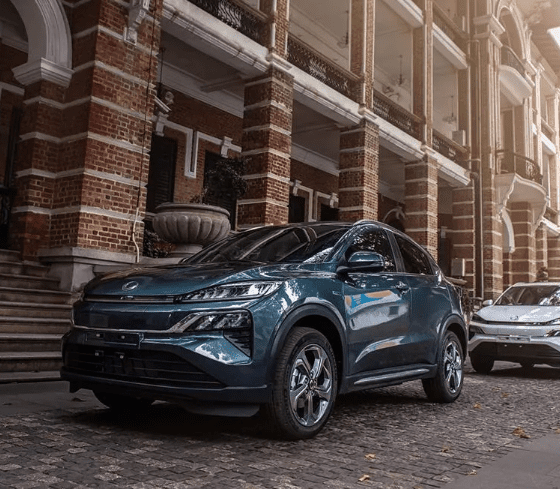 Dong Feng MNV Electric Car 5 Doors 5 Seats 140km Max Speed SUV Car