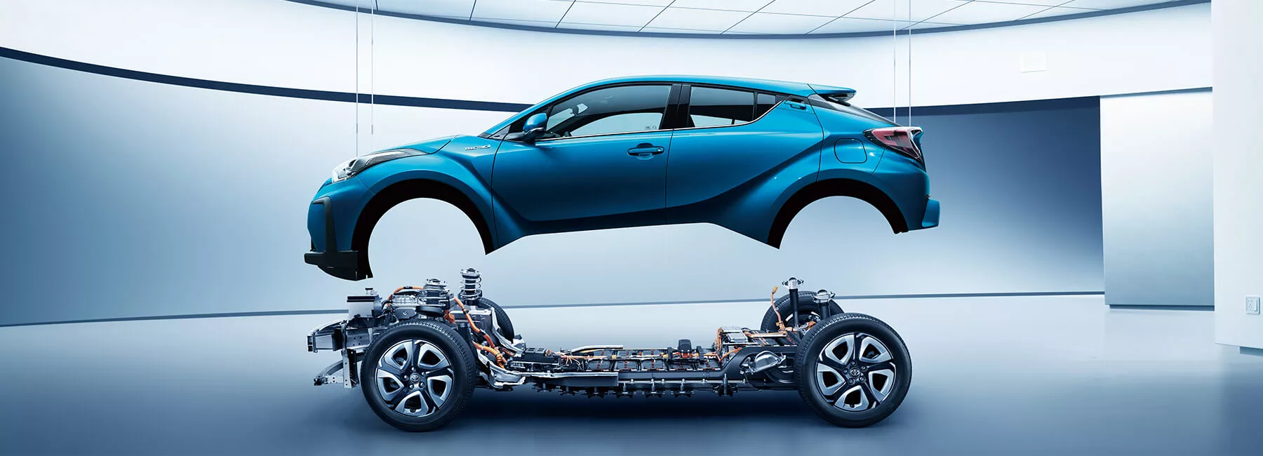 China Popular and Best-Seller GAC Toyota C-Hr New Energy Hev Electric Car