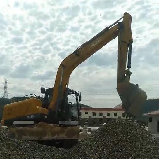 Topper Boosting Ecuador's Economic Development