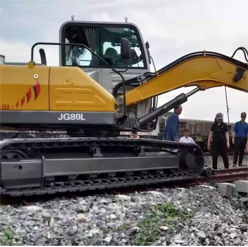 "Small Machine, Great Achievement" Topper Launches Railway Ballast Cleaning Machine
