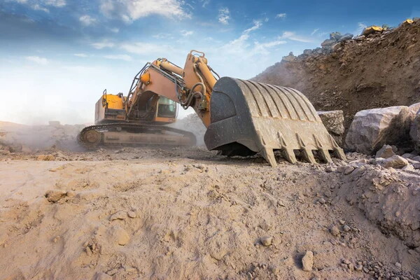 Managing Excavator High-Temperature Challenges in Summer Construction