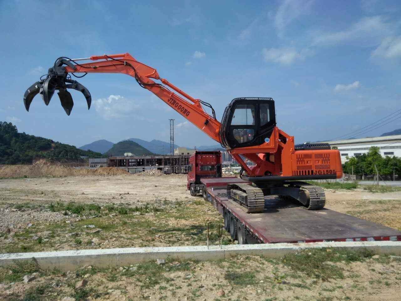 13.5 Ton Crawler Type Excavators with Metal Scrap Grab