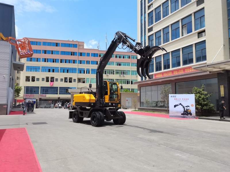 Brand New Hydraulic Tyre Excavators with Grab for Sale