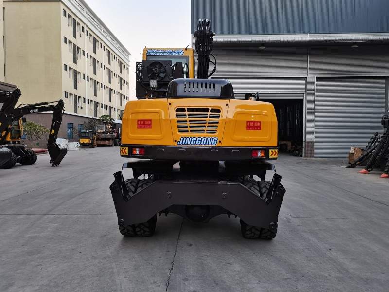 Long Reach Excavator for Coal Unloading, Booms 19 Meters