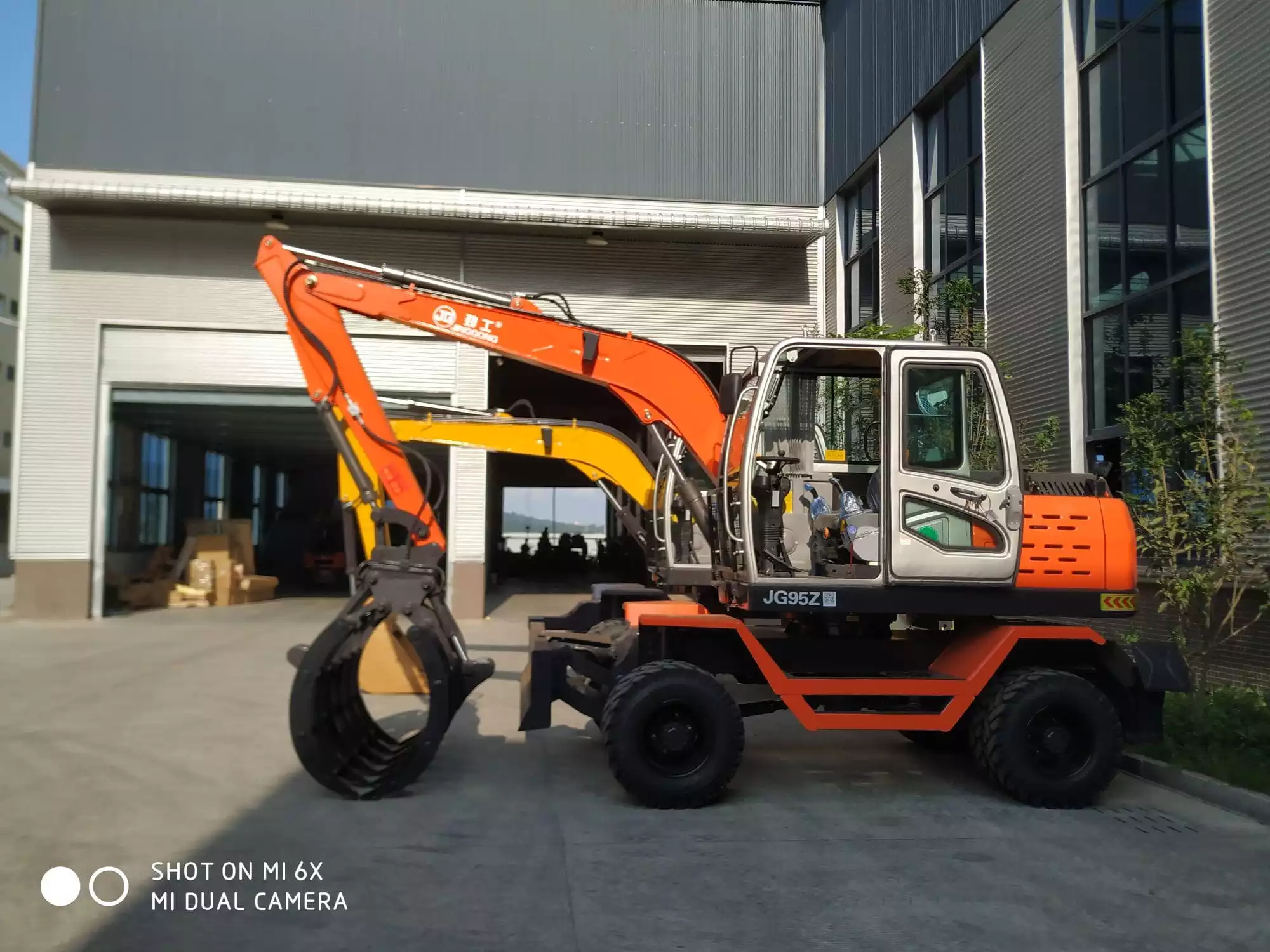 Wheeled Grab Digger Excavators with Bulldozer and Outstriger