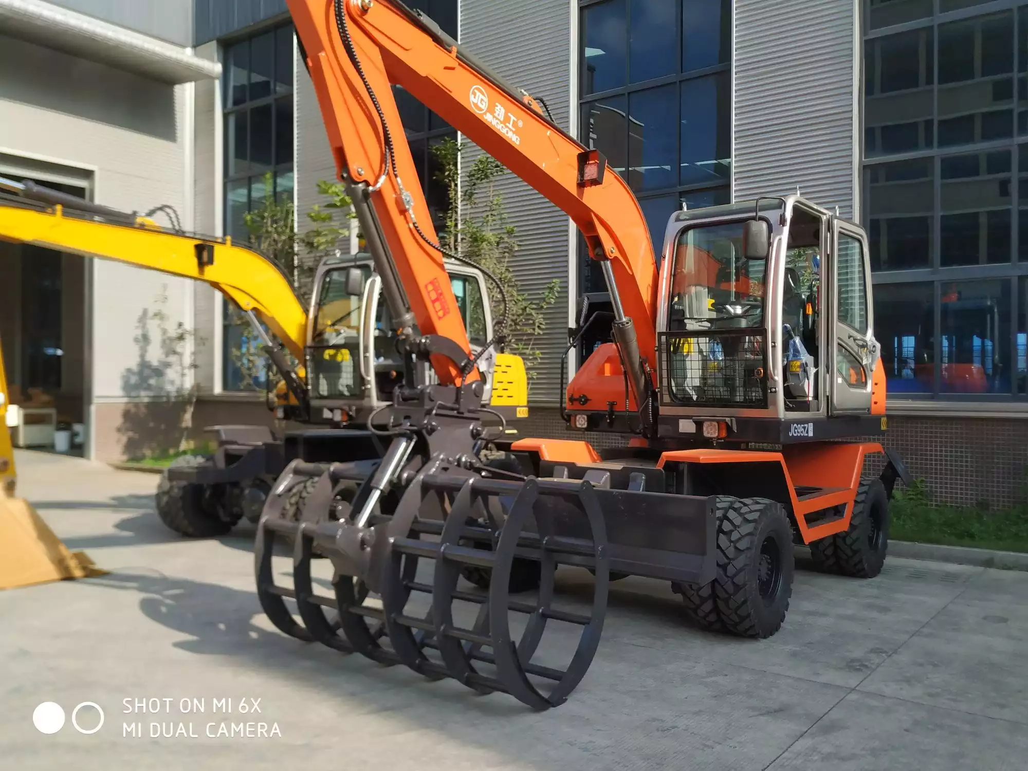 Wheeled Grab Digger Excavators with Bulldozer and Outstriger