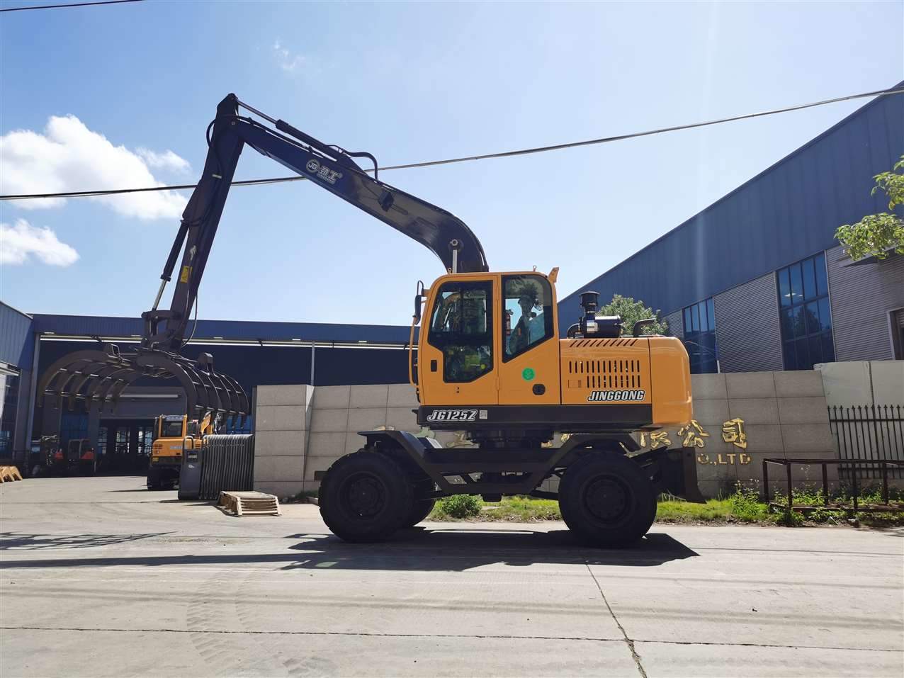 Excavator with Mechanical Wood Grab