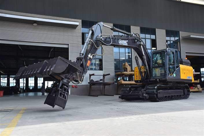 Railway Sleeper Replacement Equipment with Slotted Bucket