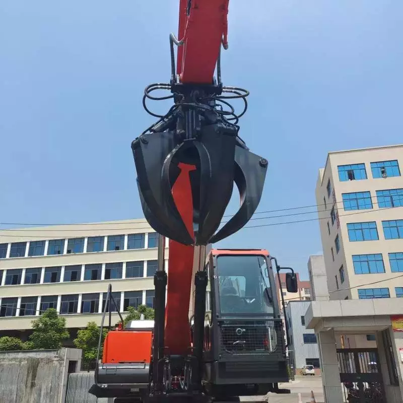 Wheeled Excavator with Claw Grab for Handling Recycled Metal