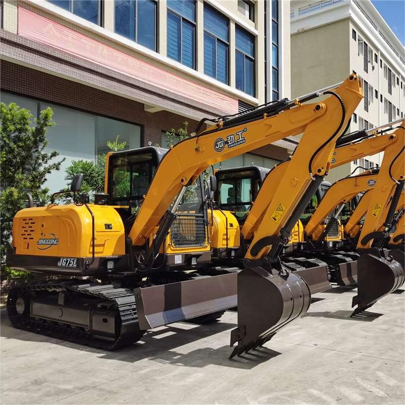 7 Ton Crawler Trackhoe Excavator, Bucket Capacity 0.25 m³