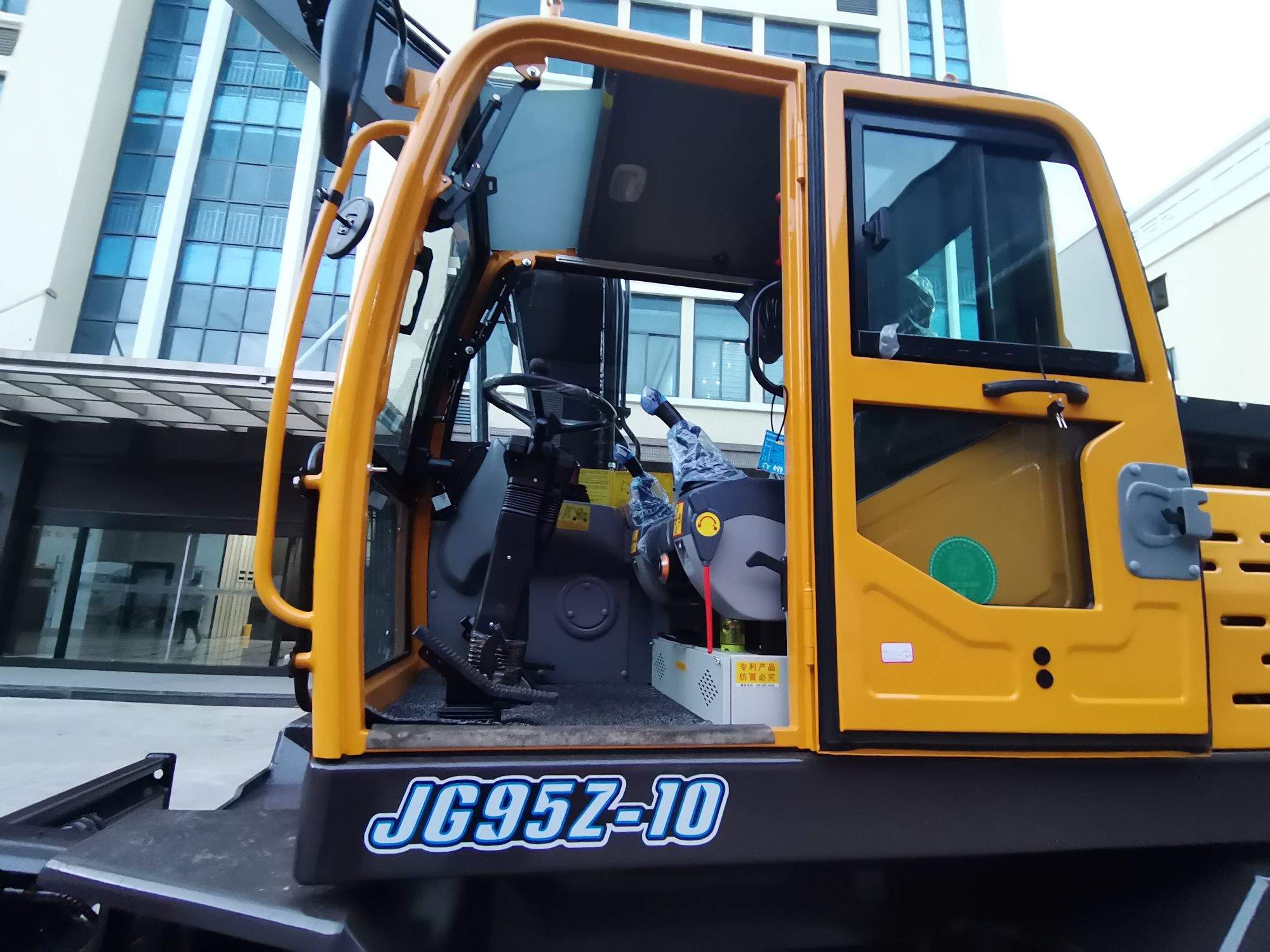 8.4 Ton Full Hydraulic Wheeled Excavators, Backet 0.3 m³