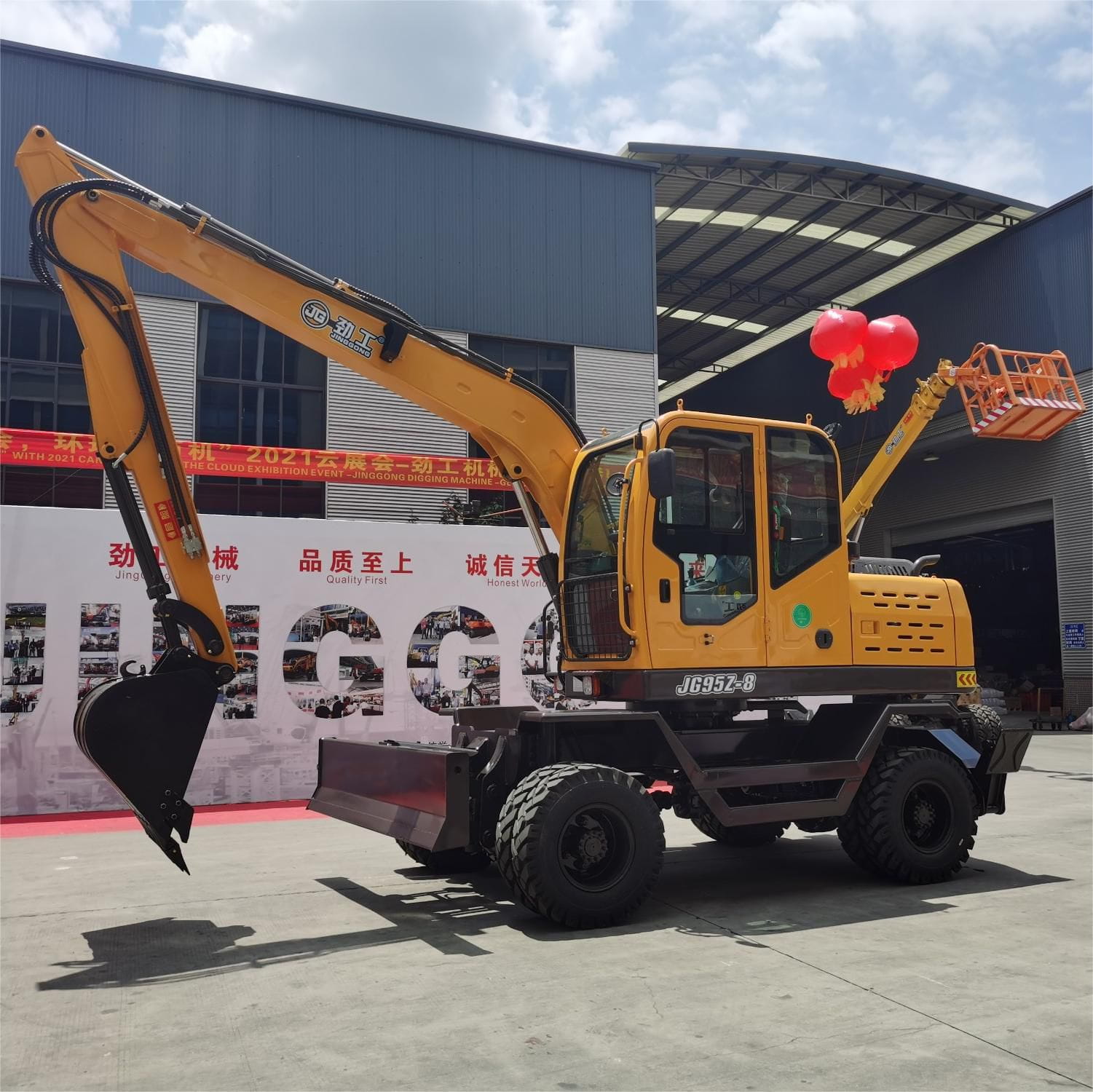 8 Tons Wheeled Excavator with Grab and Bucket