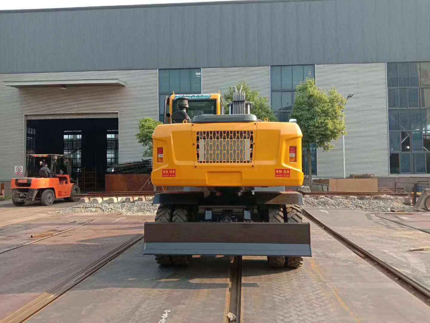 Double Cylinder Piston Pump Wheel Excavator