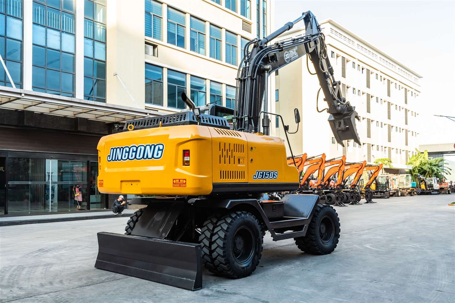Excavators with Rock Grab
