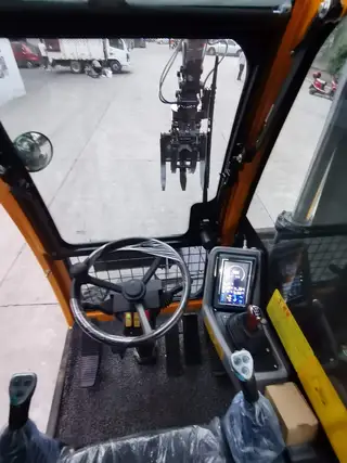 8.4 Ton Full Hydraulic Wheeled Excavators, Backet 0.3 m³