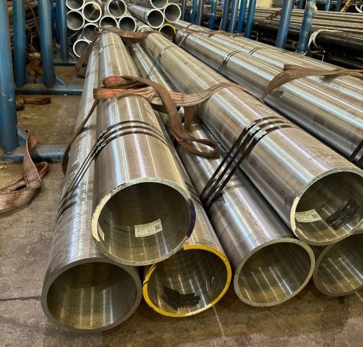 Alloy Steel Pipes in Factory Alloy Steel Pipes in Factory
