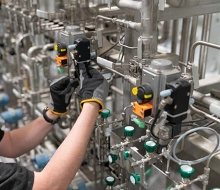 Operation of Pneumatic Control Valves: Key Components and Industry Applications