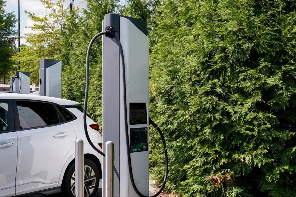 Airport EV Charging: Paving the Way for Sustainable Aviation Infrastructure