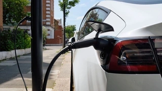A Complete Guide to On-Street EV Chargers: Technology, Installation, and City Planning
