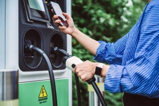 Smart Commercial DC EV Chargers for Efficient Electric Vehicle Charging