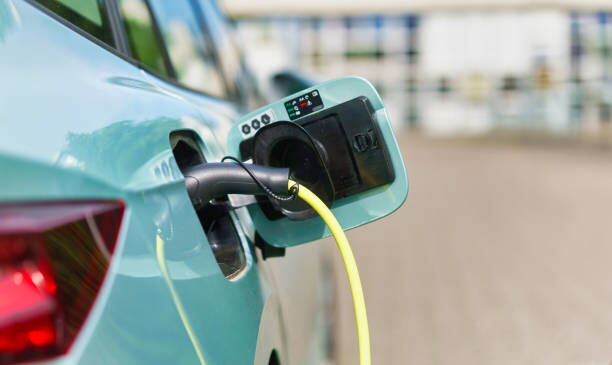 How Long Does an Electric Car Battery Last?