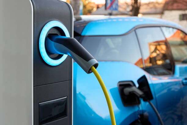 Level 2 AC vs. DC Fast Charging: A Comprehensive Comparison