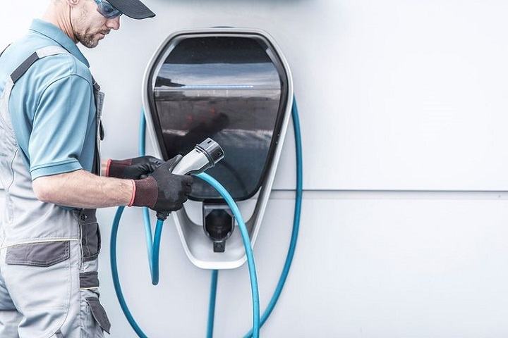 Maintain Electric Vehicle Charging Stations