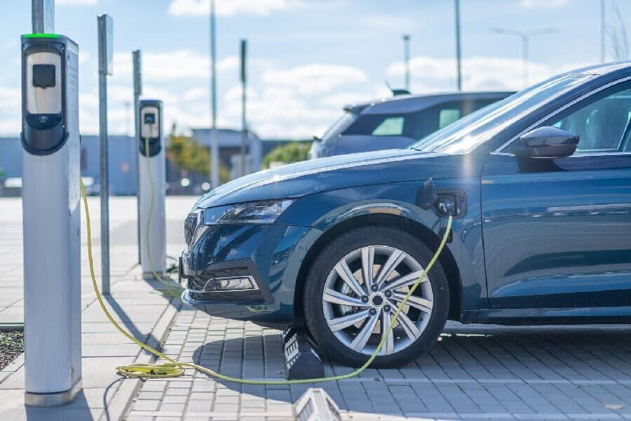 How to Reduce EV Charging Station Costs: A Comprehensive Guide